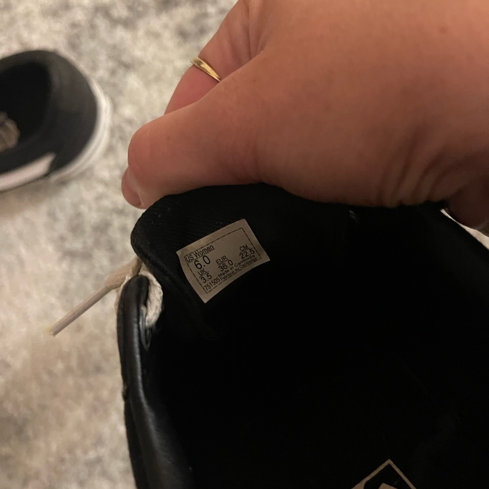 Vans - Picture 2 of 5
